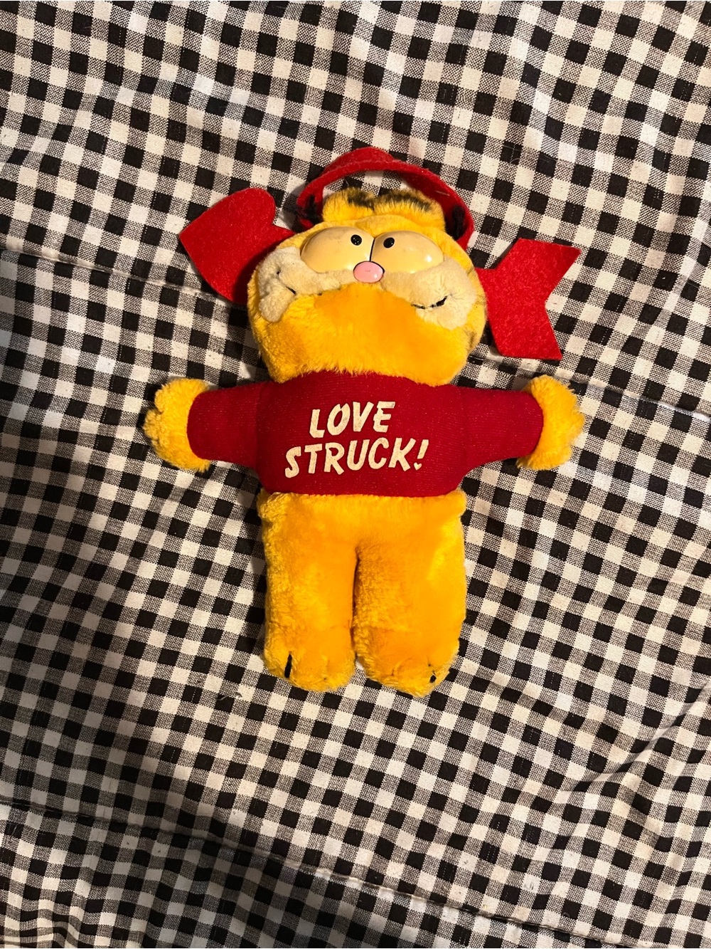 Vintage 1981 GARFIELD the Cat “Love Struck” Plush Stuffed Toy Window Cling 8”